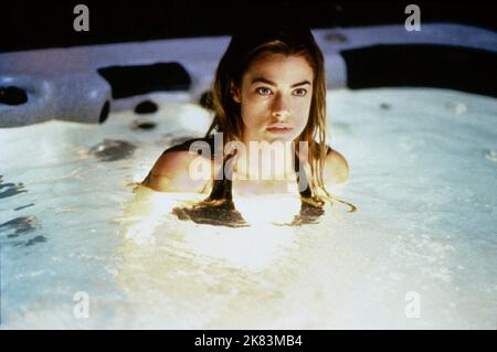 Denise Richards film: Valentine (2001) personnages: Paige Prescott Directeur: Jamie Blanks 01 février 2001 **AVERTISSEMENT** cette photographie est destinée à un usage éditorial exclusif et est le copyright de WARNER BROS et/ou le photographe assigné par la Société de film ou de production et ne peut être reproduite que par des publications dans le cadre de la promotion du film ci-dessus. Un crédit obligatoire pour WARNER BROS est requis. Le photographe doit également être crédité lorsqu'il est connu. Aucune utilisation commerciale ne peut être accordée sans l'autorisation écrite de la Société du film. Banque D'Images