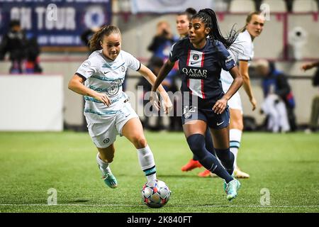 Paris, France. 20th octobre 2022. 20 octobre 2022, Paris, France, France : Guro REITEN de Chelsea et Ashley LAWRENCE de PSG lors du groupe de la Ligue des champions de l'UEFA Un match entre Paris Saint-Germain et Chelsea FC au stade Jean-Bouin sur 20 octobre 2022 à Paris, France. (Credit image: © Matthieu Mirville/ZUMA Press Wire) Credit: ZUMA Press, Inc./Alamy Live News Banque D'Images