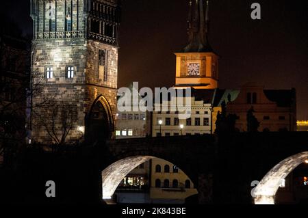 Tour gothique du pont de la vieille ville à Prague, République tchèque. Banque D'Images