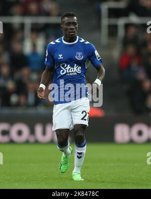 Idrissa Gueye, d'Everton, lors du match de la Premier League entre Newcastle United et Everton au St. James's Park, Newcastle, le mercredi 19th octobre 2022. (Credit: Mark Fletcher | MI News) Credit: MI News & Sport /Alay Live News Banque D'Images