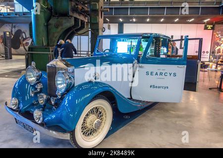 Searcy's Rolls-Royce Champagne Bar à Battersea Power Station, Nine Elms, London Borough of Wandsworth, Greater London, Angleterre, Royaume-Uni Banque D'Images