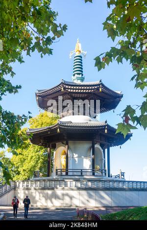 The London Peace Pagoda in Battersea Park, Battersea, London Borough of Wandsworth, Greater London, Angleterre, Royaume-Uni Banque D'Images