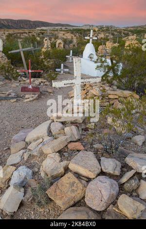 Terlingua, Texas. Fosses communes à Terlingua Cimetière, datant du début des années 1900, encore en usage. Banque D'Images