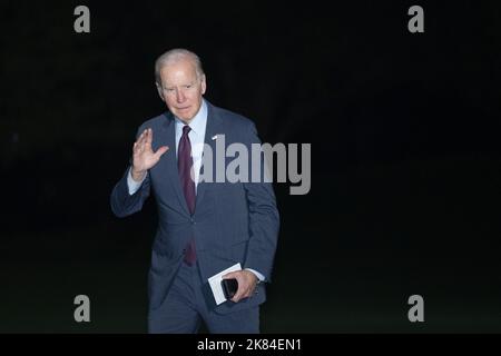 Washington DC, États-Unis. 20th octobre 2022. Le président des États-Unis Joe Biden revient à la Maison Blanche à Washington, DC, jeudi, 20 octobre 2022, Après avoir assisté à des événements politiques en Pennsylvanie. Photo de Chris Kleponis/UPI crédit: UPI/Alay Live News Banque D'Images