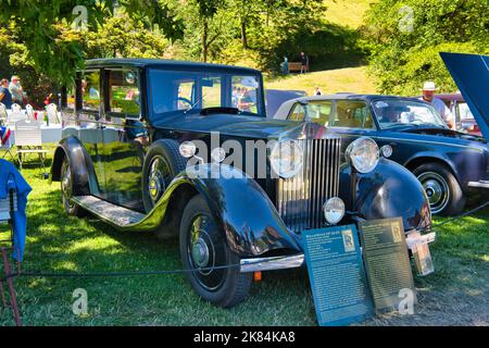 .BADEN BADEN, ALLEMAGNE - JUILLET 2022: Black ROLLS-ROYCE Silver Wraith HP 20-25 Park Ward six Saloon construction 1934, réunion à Kurpark. Banque D'Images