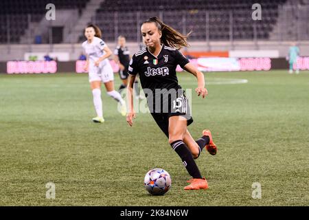 Schaffhausen, Suisse. 19th octobre 2022. SCHAFFHAUSEN, SUISSE - OCTOBRE 19 : Julia Grosso de Juventus court avec le ballon lors du match C de la Ligue des champions de l'UEFA entre le FC Zürich et la Juventus à la Wefox Arena sur 19 octobre 2022 à Schaffhausen, en Suisse. (Marcio Machado/SPP) crédit: SPP Sport presse photo. /Alamy Live News Banque D'Images