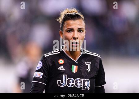 Schaffhausen, Suisse. 19th octobre 2022. SCHAFFHAUSEN, SUISSE - OCTOBRE 19 : Arianna Caruso de Juventus marche sur le terrain pendant le match C de la Ligue des champions de l'UEFA entre le FC Zürich et Juventus à l'aréna de Wefox sur 19 octobre 2022 à Schaffhausen, en Suisse. (Marcio Machado/SPP) crédit: SPP Sport presse photo. /Alamy Live News Banque D'Images