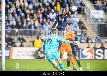 Chester, Pennsylvanie, États-Unis. 20th octobre 2022. 20 octobre 2022, Chester PA- Philadelphia Union Player, CORY BURKE (19) saute pour un titre pendant la demi-finale de la Conférence de l'est au Parc Subaru (image de crédit: © Ricky Fitchett/ZUMA Press Wire) crédit: ZUMA Press, Inc./Alay Live News Banque D'Images