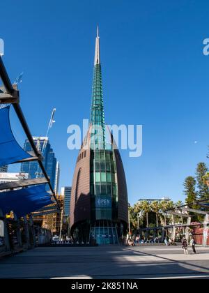 PERTH, WA, AUSTRALIE Unidentified People and Clock Tower, site d'intérêt dans la capitale de l'Australie occidentale, Banque D'Images