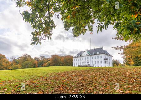 Aarhus, Danemark - 20 octobre 2022 : le palais de Marselisborg est une résidence royale de la famille royale danoise à Aarhus. Il a été la résidence d'été de Banque D'Images