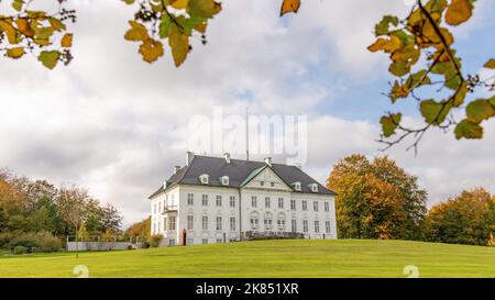 Aarhus, Danemark - 20 octobre 2022 : le palais de Marselisborg est une résidence royale de la famille royale danoise à Aarhus. Il a été la résidence d'été de Banque D'Images