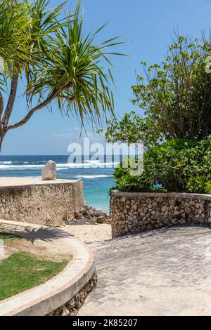 Plage populaire de Melasti (Pantai Melasti), Bukit, Bali, Indonésie. Banque D'Images