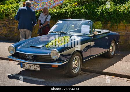 BADEN BADEN, ALLEMAGNE - JUILLET 2022: Blue Glas GT 1960 cabrio roadster, réunion à Kurpark. Banque D'Images