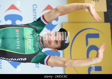 Thomas Voeckler se tient sur le podium en conservant le maillot de son chef de montagne. Tour de France 2012 étape 18, de Blagnac à Brive - la - Gaillard Banque D'Images