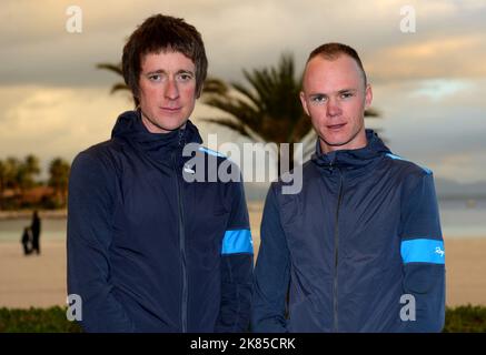 Camp d'entraînement SKY le 2013 janvier et journée des médias, Majorque, Alcudia. Équipe SKY: Great Britain's (à gauche) Bradley Wiggins, (à droite) Chris Froome pose une photo à l'hôtel TEAM. Banque D'Images