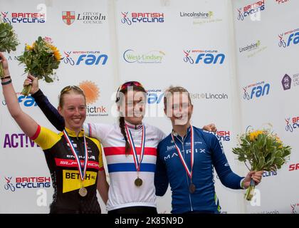 Lizzie Armitstead, Alice Barnes et Laura Trott sur le podium de la course nationale féminine sur route Banque D'Images