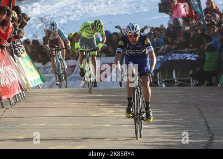 DaN Martin (Etixx Quick Step), en Irlande, approche de la ligne d'arrivée devant Alberto Contador (Espagne, Tinkoff) et Romain Bardet (France, AG2R) Banque D'Images