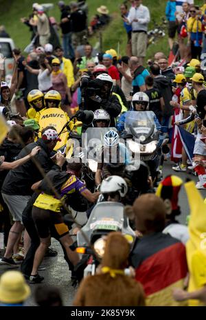 L'équipe française de Romain Bardet AG2R la Mondiale remporte la deuxième place de la classification générale de Saint Gervais Mont blanc. Banque D'Images