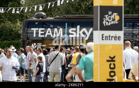 L'écurie Sky au village de départ de Mondorf-les-bains, le 4th jour de course du Tour de France 2017 Banque D'Images