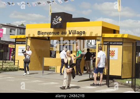 Commencez le village de Mondorf-les-bains à l'occasion de la course du Tour de France 2017 de 4th jours Banque D'Images