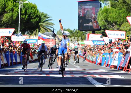 L'équipe belge Yves Lampaert, Quick Step Floors, remporte la deuxième étape du Tour d'Espagne 2017 à Gruissan Banque D'Images