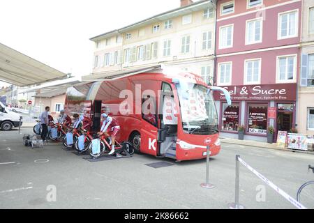 L'équipe cycliste de Katusha s'échauffe lors de la troisième étape de l'édition 70th de la course cycliste Criterium du Dauphine Banque D'Images