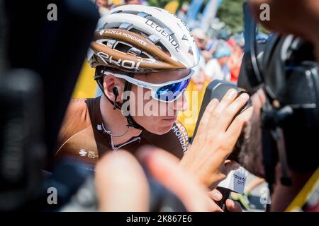 L'équipe française de Romain Bardet AG2R la Mondiale au début de la course. Banque D'Images