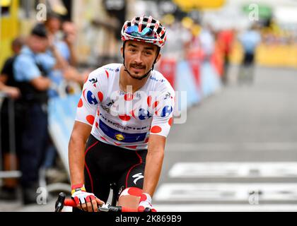 Julian Alaphilippe (Quick-STEP floors), leader en jersey à pois, traverse la ligne en Laruns Banque D'Images