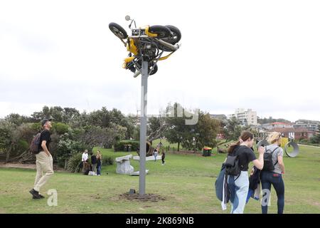 Sydney, Australie. 21st octobre 2022. L'exposition Sculpture by the Sea revient à la promenade côtière de 2km entre Bondi et Tamarama pour la première fois en trois ans et a été officiellement ouverte au public aujourd'hui. Photo: «Turbulence» par Richard Goodwin. Credit: Richard Milnes/Alamy Live News Banque D'Images