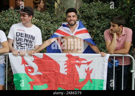 Les fans du pays de Galles Geraint Thomas Team Ineos montrent leur soutien lors du Tour de France 2019 Stage 11 Albi à Toulouse Banque D'Images