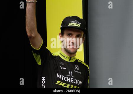 Simon Yates, de Mitchelton Scott, célèbre la victoire Banque D'Images