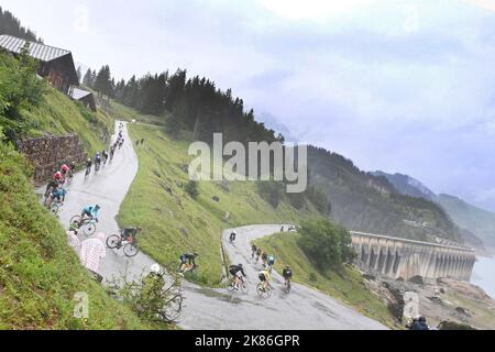 POGACAR Tadej (SLO) de l'ÉQUIPE des Émirats Arabes Unis durant l'étape 9 du Tour de France 2021, Cluses to Tigne. Banque D'Images