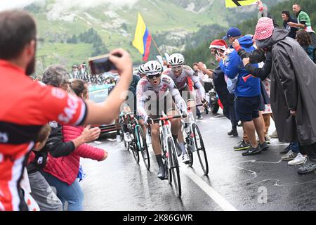 COSNEFROY Benoit de AG2R équipe CITROEN et PARET PEINTRE Aurélien de AG2R équipe CITROEN pendant la phase 9 du Tour de France 2021, Cluses to Tigne. Banque D'Images