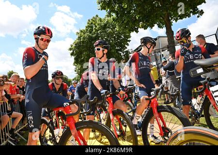 Geraint THOMAS, , Luke ROWE et leurs coéquipiers INEOS Grenadiers avant le début du Tour de France, étape 2, Roskilde à Nyborg, Danemark, 1st juillet 2022, Credit:Pete Goding/Goding Images/Alamy Live News Banque D'Images