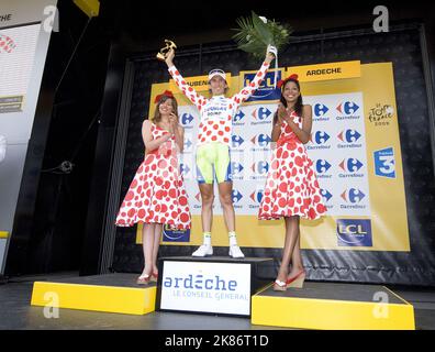 Étape 19, Bourgoin - Jallieu - Aubenas, Franco Pellizotti reçoit le maillot Polka dot (montagne) sur le podium Banque D'Images