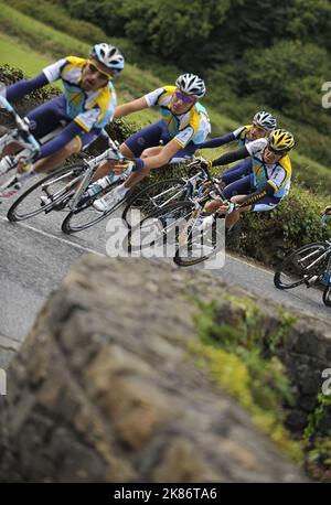 Lance Armstrong se déplace avec l'équipe Astana le premier jour du Tour d'Irlande Banque D'Images