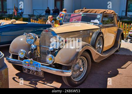 BADEN BADEN, ALLEMAGNE - JUILLET 2022: Beige Horch 12 600 670 1931, réunion de l'oldtimer à Kurpark. Banque D'Images