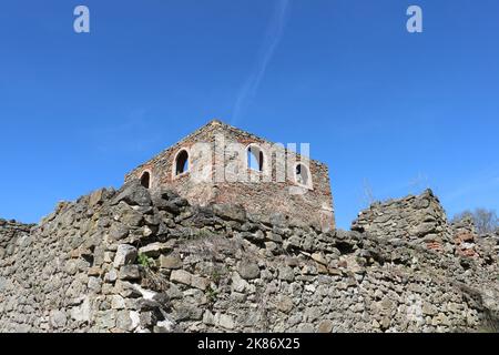 ruines de l'ancien château, lieu perdu, bâtiment abandonné, ancien hôpital Banque D'Images