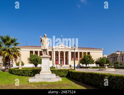 Statue de William Ewart Gladstone en face de l'Université nationale et de Kapodistrian d'Athènes, Athènes, Attique, Grèce, Europe Banque D'Images