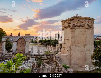 Tour des vents (Horologion d'Andronikos Kyrrrhéstes) au coucher du soleil, Forum romain, Athènes, Attique, Grèce, Europe Banque D'Images