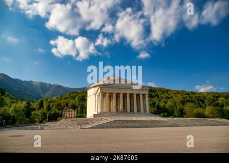 Le Temple de Canova, Possagno, Trévise, Vénétie, Italie, Europe Banque D'Images