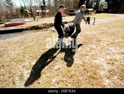 Des plongeurs scaphandre au cours d'une expédition, ici sur leur chemin pour plonger vers le bateau à aubes Eric Nordevall dans le lac Vättern, en Suède. Banque D'Images