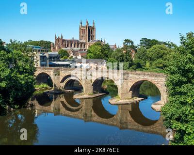 Wye Bridge et Hereford Cathedral, Hereford, Herefordshire, Angleterre, Royaume-Uni, Europe Banque D'Images