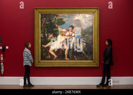 Londres, Royaume-Uni. 21 octobre 2022. «Vénus et Adonis» de Titien, c 1555-57, (est. £8-12m) est présenté à Sotheby’s, New Bond Street. C'est la peinture la plus importante à venir à la vente par l'artiste dans 30 ans, et sera le point culminant de la vente aux enchères de la soirée des anciens maîtres sur 7 décembre. Credit: Stephen Chung / Alamy Live News Banque D'Images