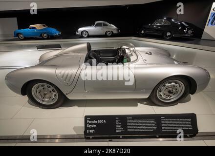 1957 Porsche 550A Spyder Racing car, le musée Porsche, Stuttgart, Allemagne Banque D'Images