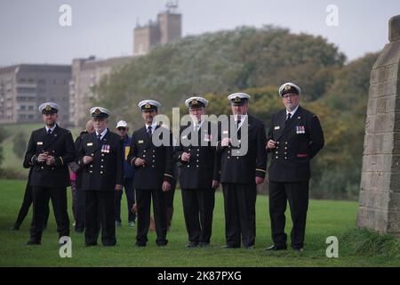 Tynemouth, Royaume-Uni. 21 octobre 2022. Les membres de la Brigade bénévole de Tynemouth se tiennent prêts pour le toast à l'amiral Lord Collingwood lors de l'événement toast the Admiral qui s'est tenu au Monument de Collingwood. Credit Colin Edwards/Alay Live News. Banque D'Images