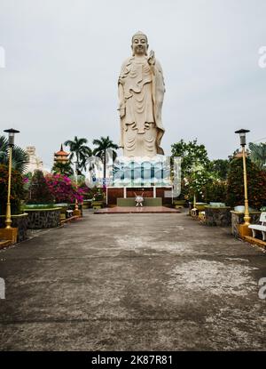 Statue de Bouddha dans la Pagode Vinh Trang, My Tho, le delta du Mékong, Vietnam, Asie Banque D'Images