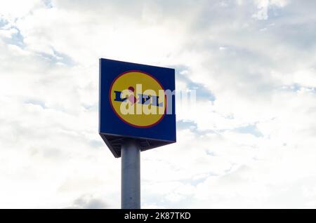 Logo de Lidl. Lidl est une chaîne d'hypermarchés internationale allemande. Photo éditoriale Banque D'Images