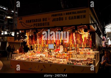 La Fantasia de Pebrots, un stand de fruits et légumes au marché de la Boqueria à Barcelone, en Espagne Banque D'Images