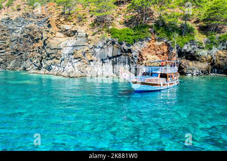 La visite en yacht aux Maldives de Turquie à la célèbre mer bleue à Suluada. Banque D'Images
